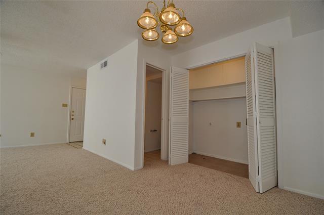 Building Photo - 2610 Lakehill Ln