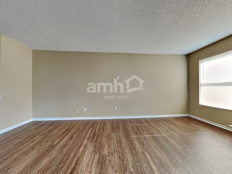 Building Photo - 1701 Blue Grass Pky