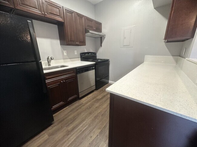 Building Photo - 8800 Westplace Dr