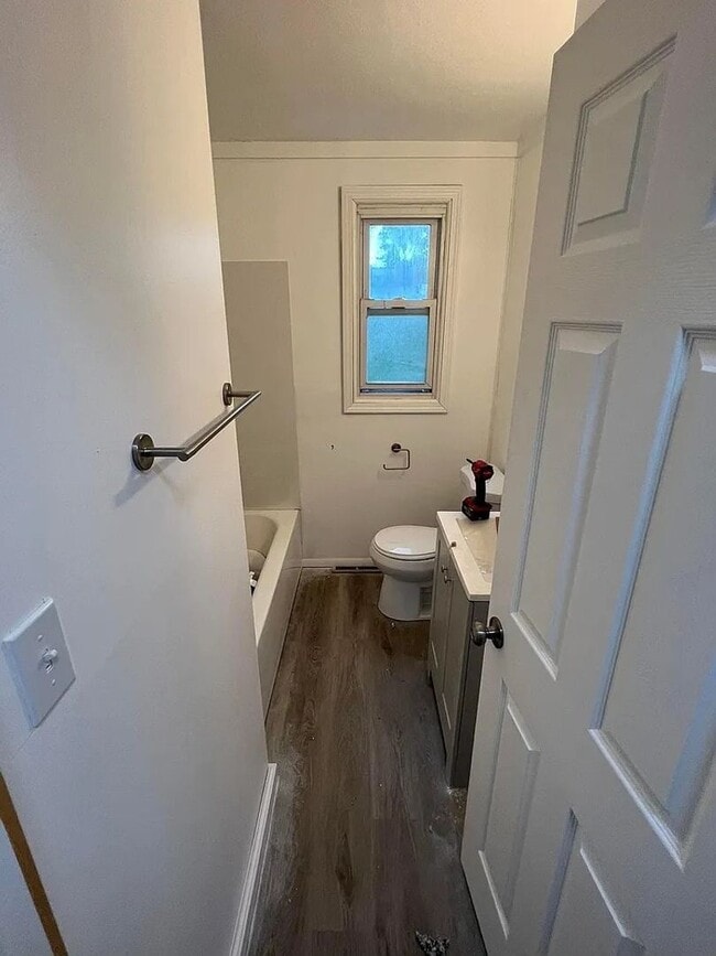 Building Photo - 4 Bedroom 1.5 bath house for rent