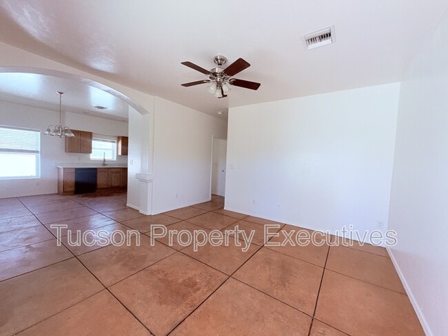 Building Photo - 324 W 23rd St