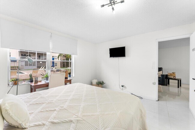 Building Photo - 7500 NW 30th Pl