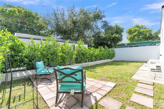 Building Photo - 774-774 NW 49th St