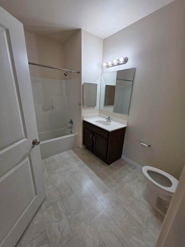 Building Photo - 2 Bedroom | 1 Bathroom 3rd Floor Apartment...