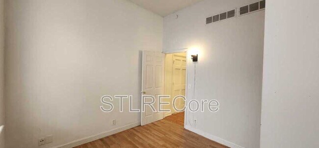 Building Photo - 2415 S 10th St