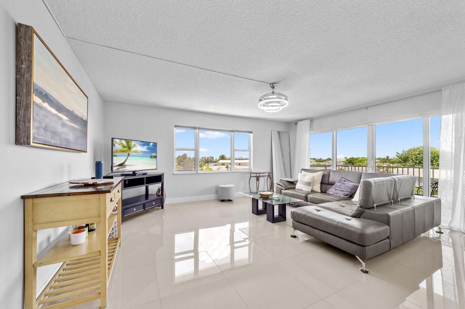 Building Photo - 1200 Hibiscus Ave