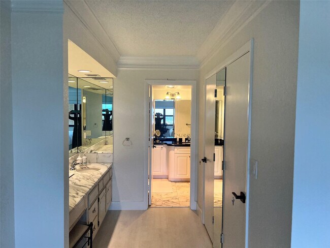 Building Photo - 4900 N Ocean Blvd