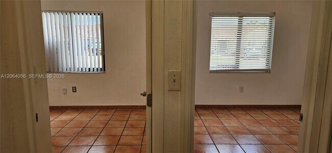 Building Photo - 14765 Kendale Lakes Blvd