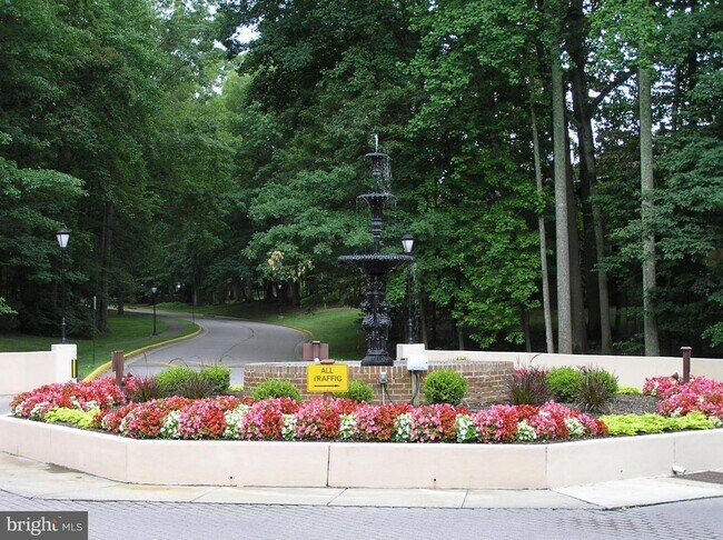 Building Photo - 5817 Cove Landing Rd