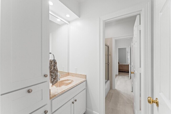 Building Photo - 2222 Nantucket Dr