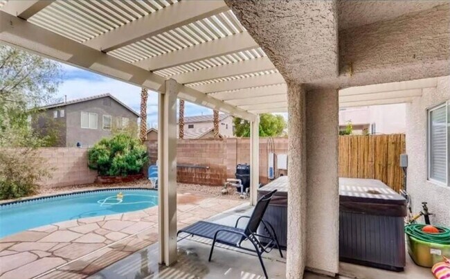 Building Photo - AWESOME 3 BEDROOM RENTAL DUAL LIVING SPACES LOCATED IN THE SW!!!!