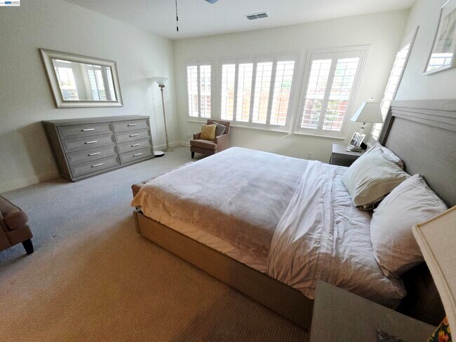Building Photo - 2488 Remy Cantos Dr