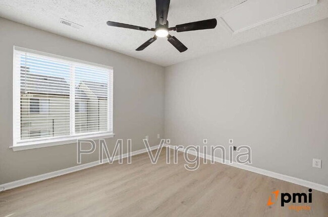 Building Photo - 340 Wells Ct