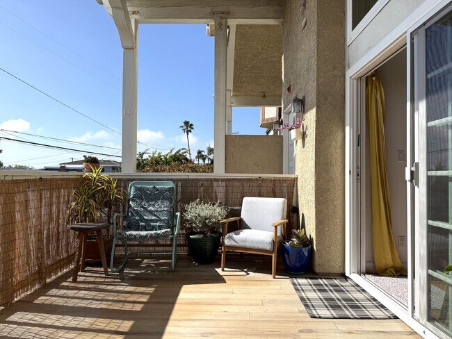 Building Photo - Furnished Multi-Level Townhome in South Redondo Beach – Available for 6–12 Months