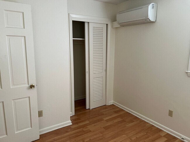 Building Photo - 717 A Grove Avenue, Raleigh- Bev Roberts R...