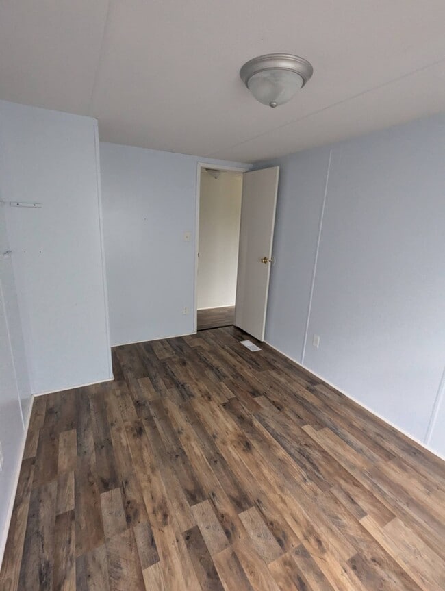 Building Photo - 437 Everest Rd