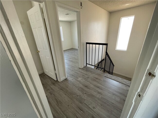 Building Photo - 5005 Celebrity Cir