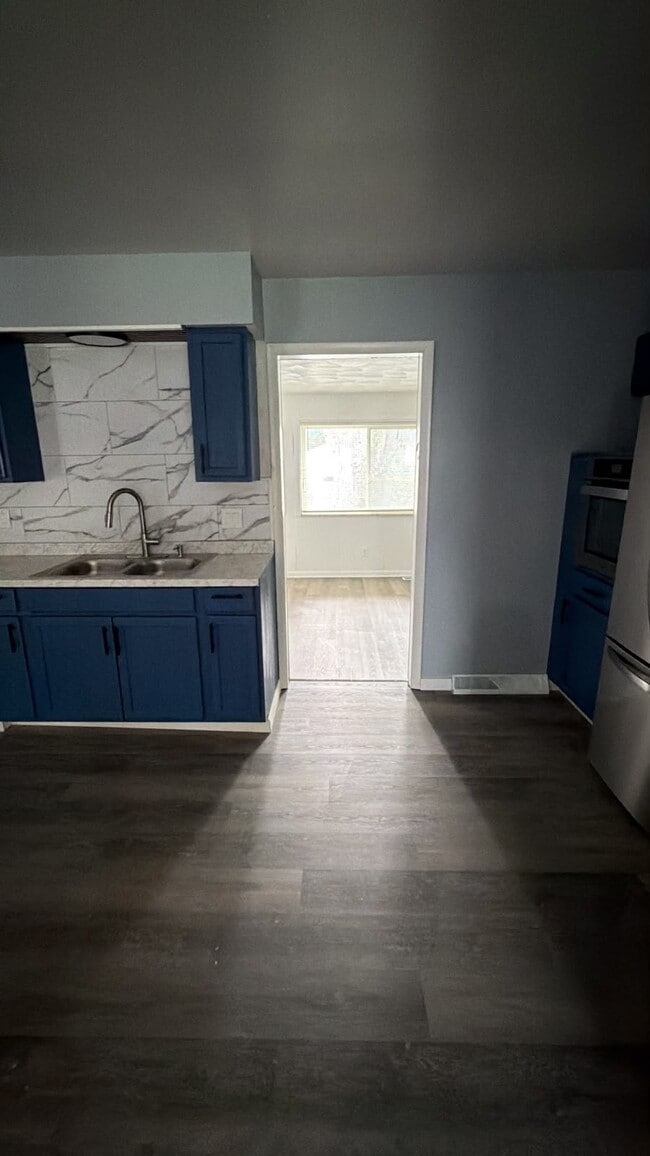 Building Photo - 5013 Silica Dr