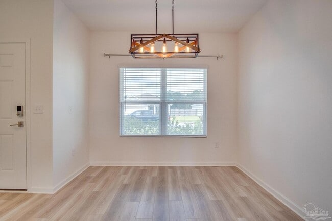 Building Photo - 6625 Sun Tree Cir