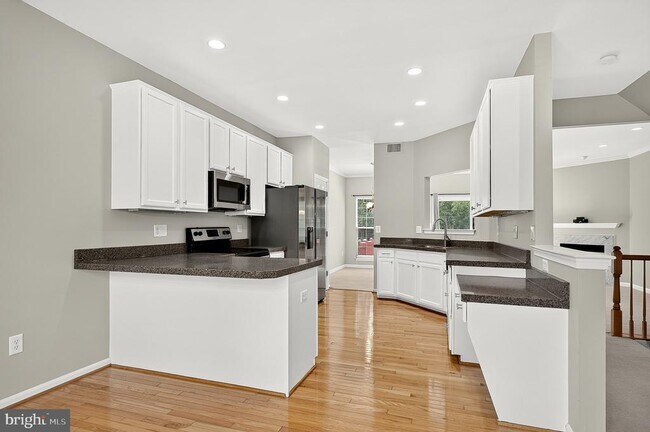 Building Photo - 8381 Millwood Dr