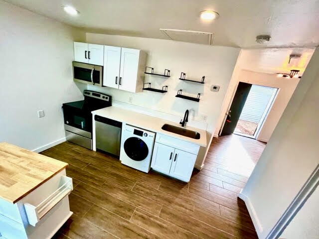 Building Photo - Renovated in the heart of Roosevelt Distri...