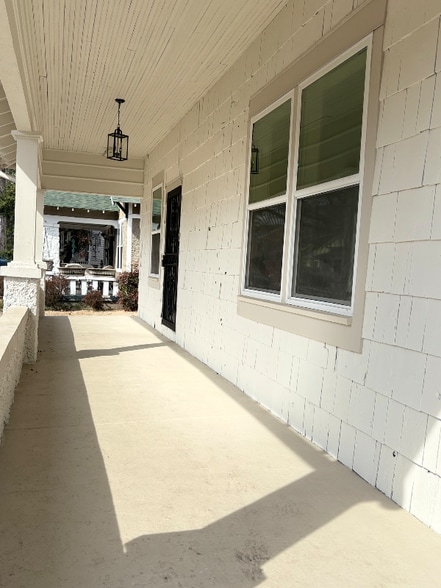 Building Photo - 1964 Young Ave