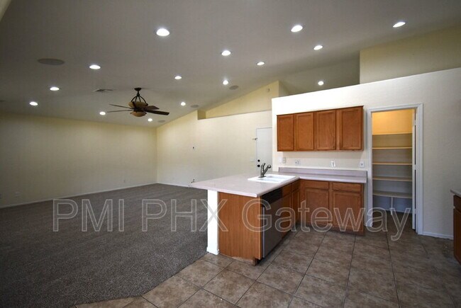 Building Photo - 2895 E Toledo Ct