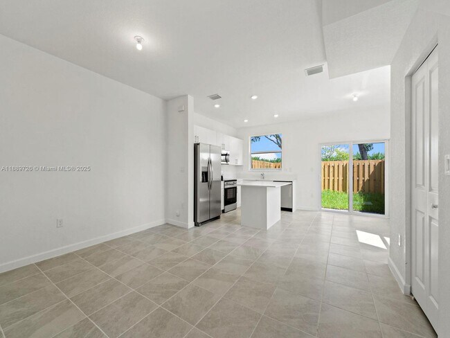 Building Photo - 1501 SE 27th Rd