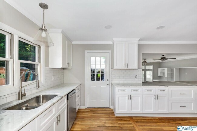 Building Photo - 2223 SE California St