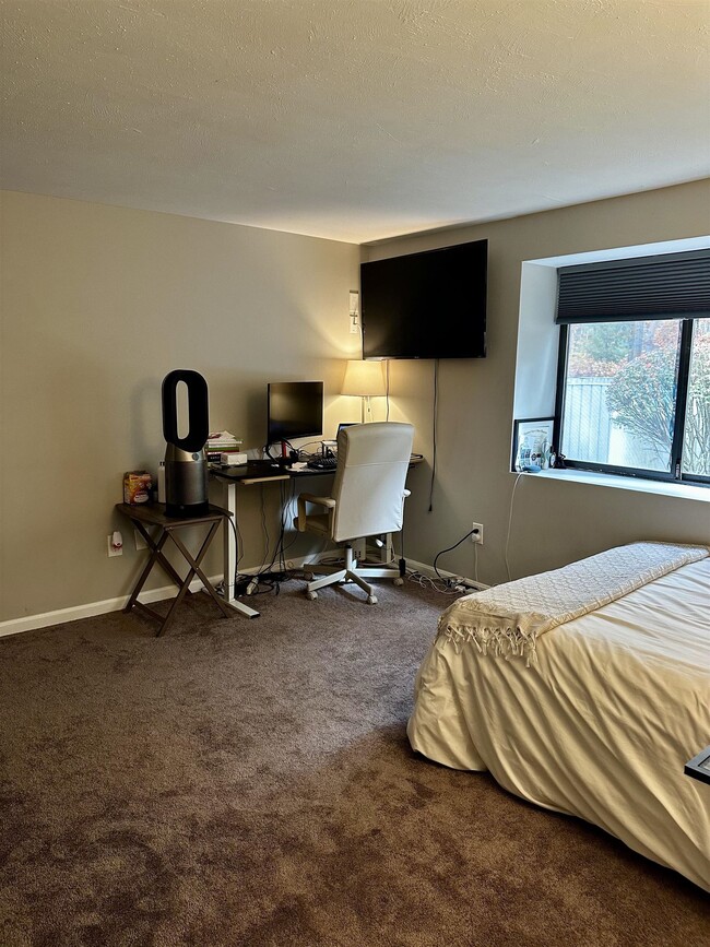 Building Photo - 22 Essex Grn Dr