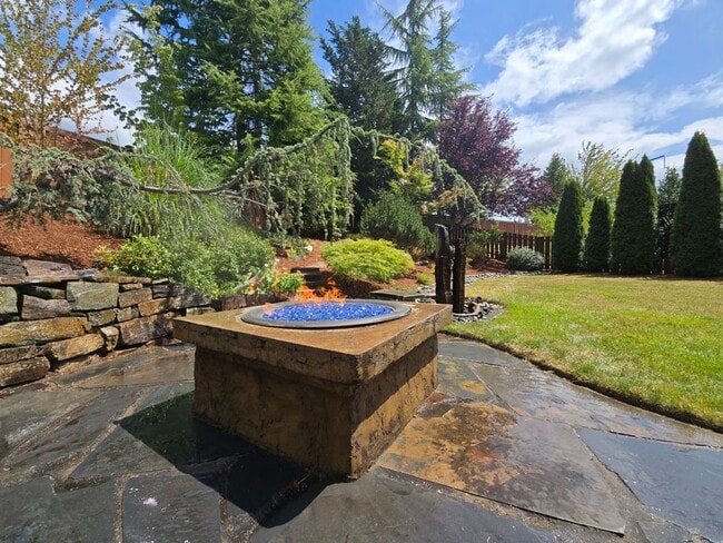 Building Photo - Gorgeous 4 Bedroom Lake Stevens Home in Cr...