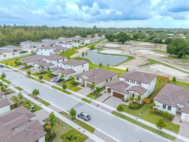 Building Photo - 2972 SE 23rd Ave