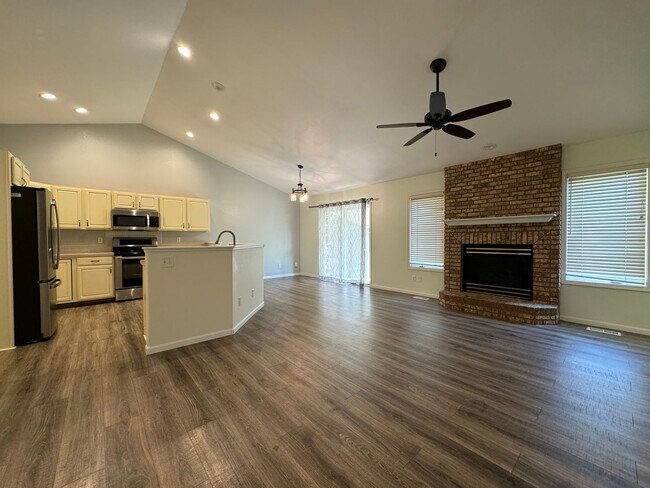 Building Photo - Beautiful Home in W Fort Collins