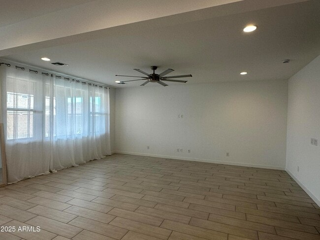 Building Photo - 40562 W Michaels Dr