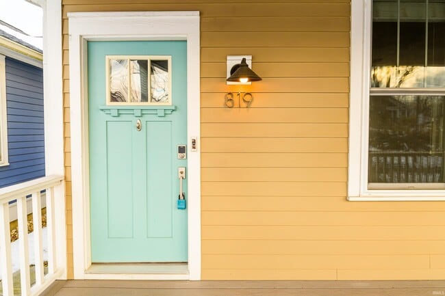 Building Photo - 819 S Morton St