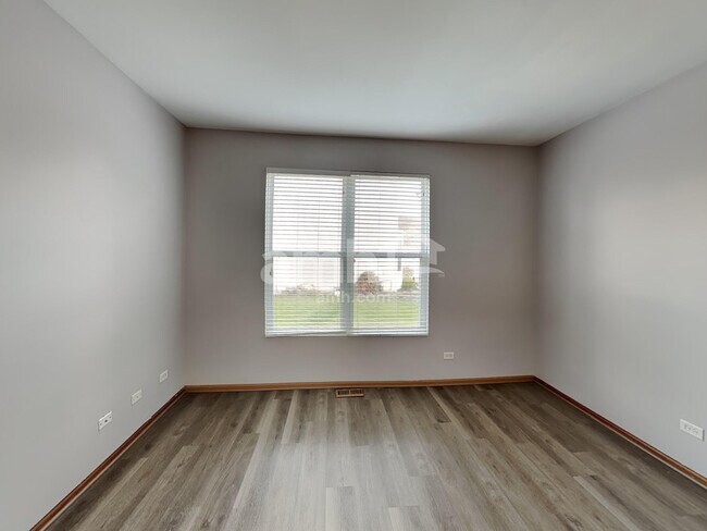 Building Photo - 3803 Saratoga Dr
