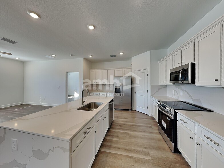 Building Photo - 16438 Cheyanne Ct