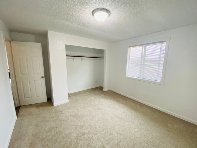 Building Photo - 11040 N Skagit St