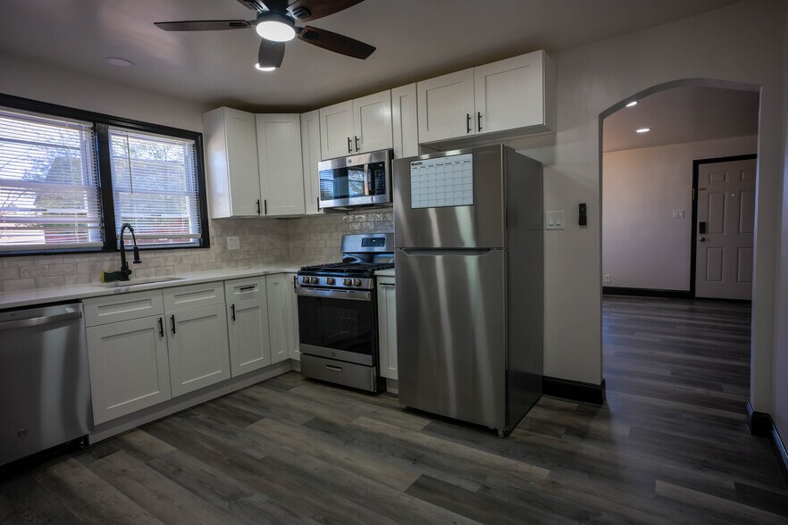 Building Photo - 111 E Garwood Ave