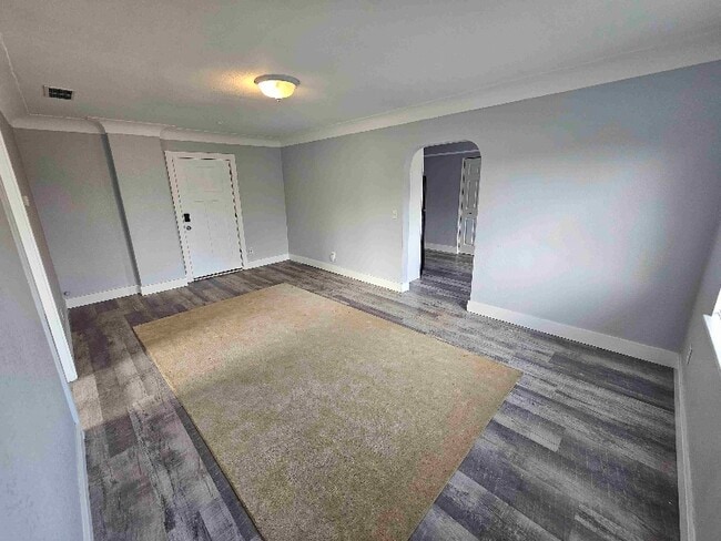 Building Photo - 2540 Tremainsville Rd