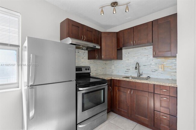 Building Photo - 4021 N Andrews Ave