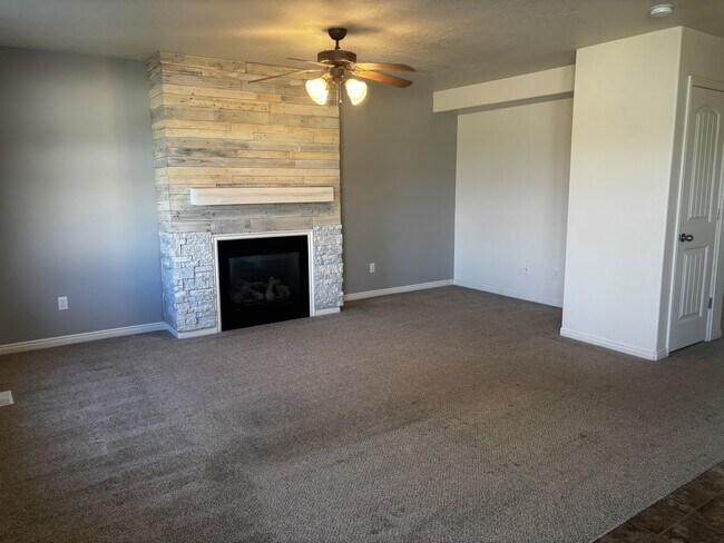 Building Photo - 2431 Ox Yoke Dr