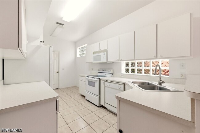 Building Photo - 10707 Pearl Bay Cir