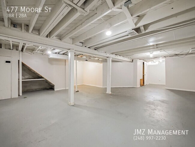 Building Photo - 477 Moore St
