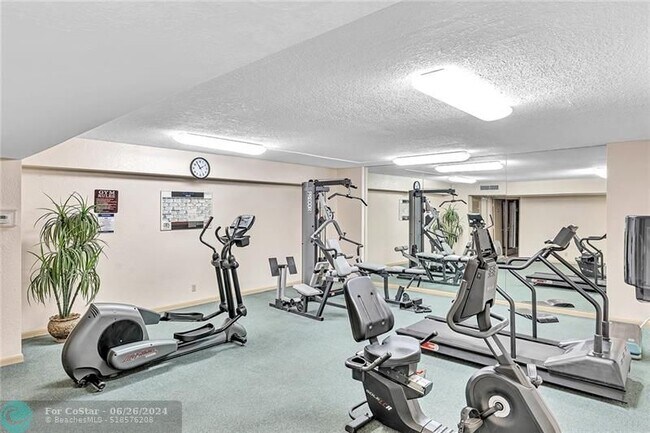Building Photo - 525 N Ocean Blvd
