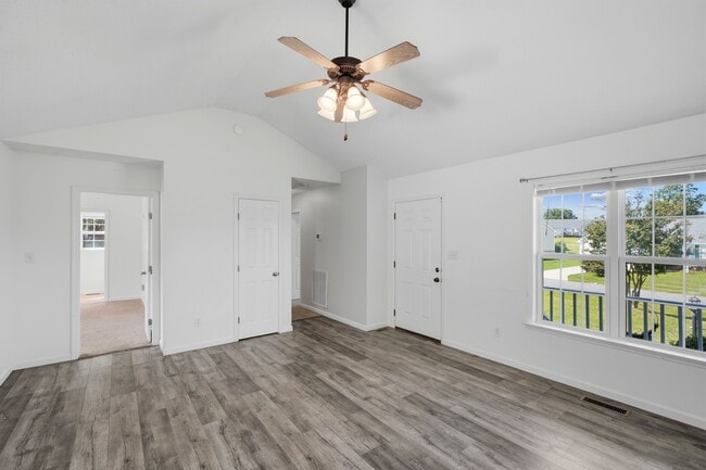 Building Photo - 202 Starcrest Dr
