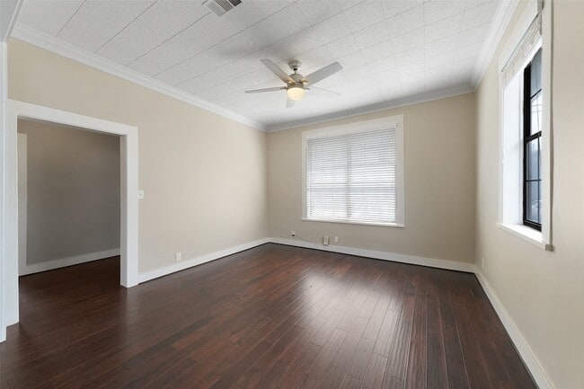 Building Photo - 309 Pecore St