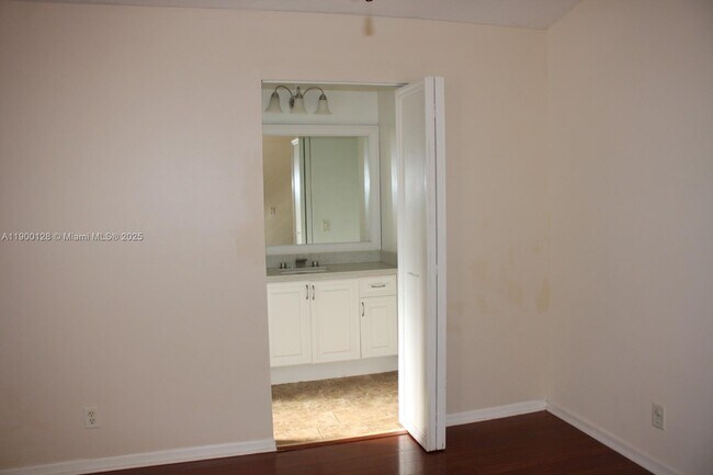 Building Photo - 1084 Golden Cane Dr