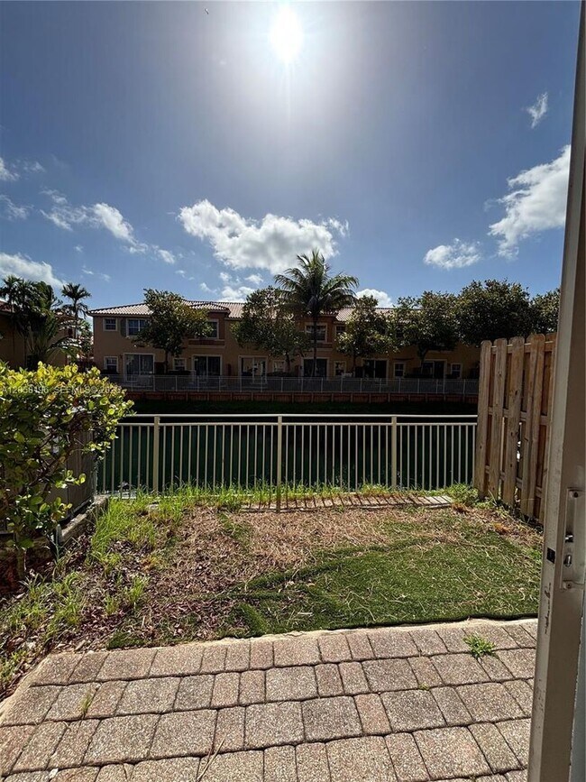 Building Photo - 4931 N Harbor Isles Dr