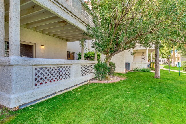 Building Photo - 930 N Mesa Dr
